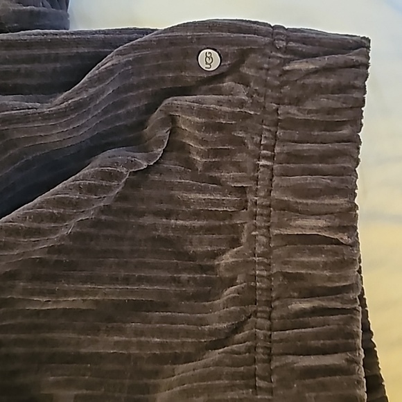 Ugg - Picture 3 of 9